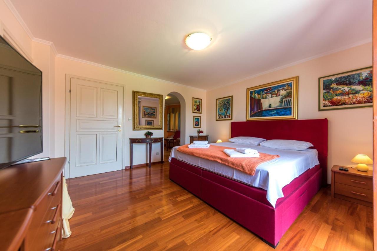 Holiday Home Lapad Beach Royal Дубровник Екстериор снимка