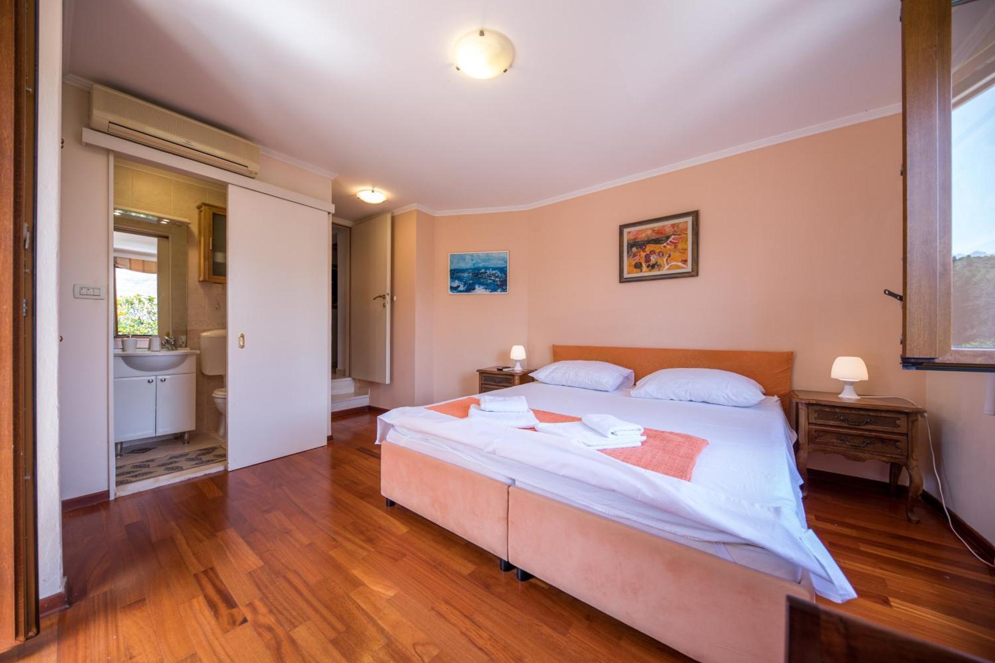 Holiday Home Lapad Beach Royal Дубровник Екстериор снимка