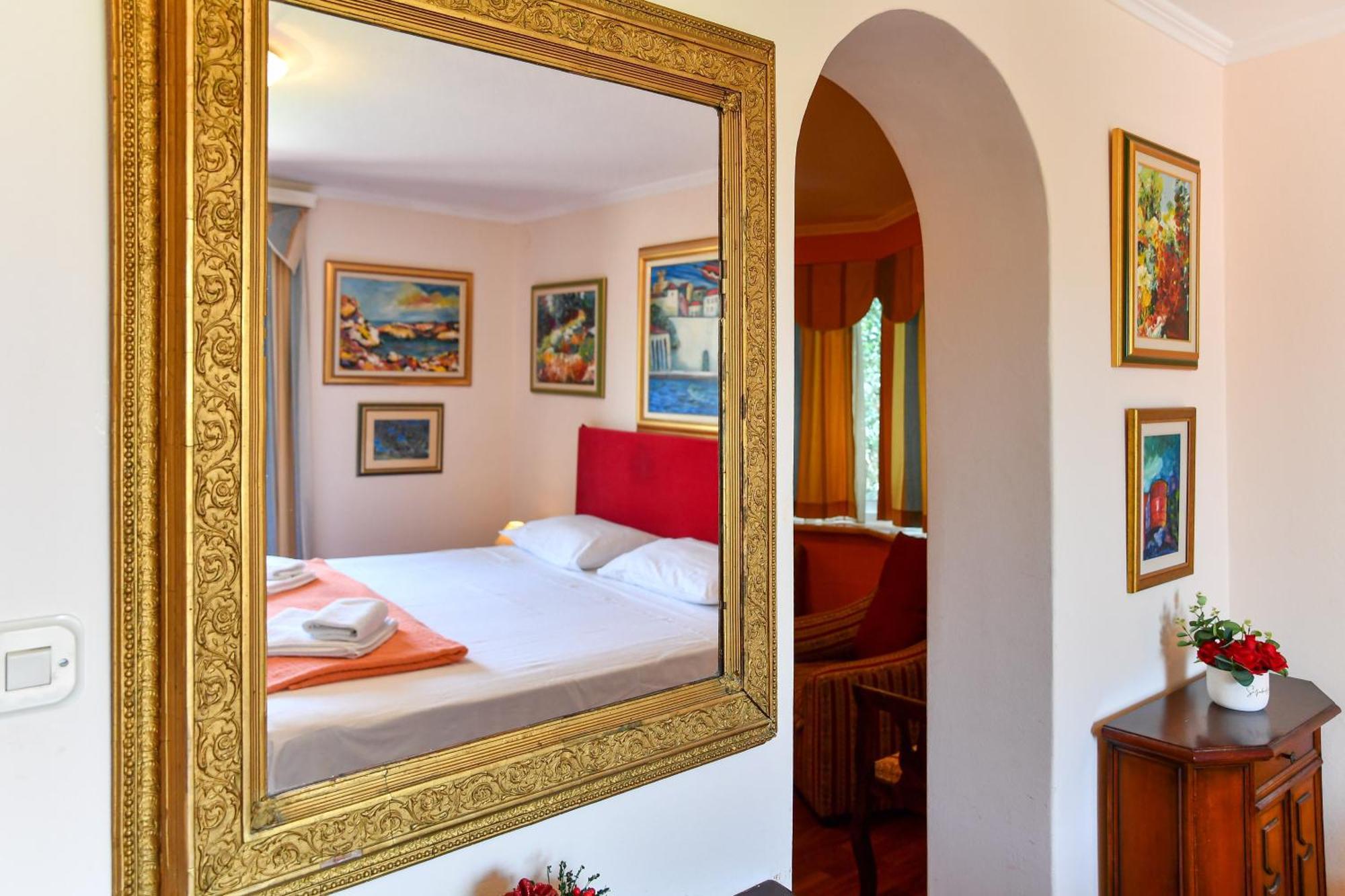 Holiday Home Lapad Beach Royal Дубровник Екстериор снимка