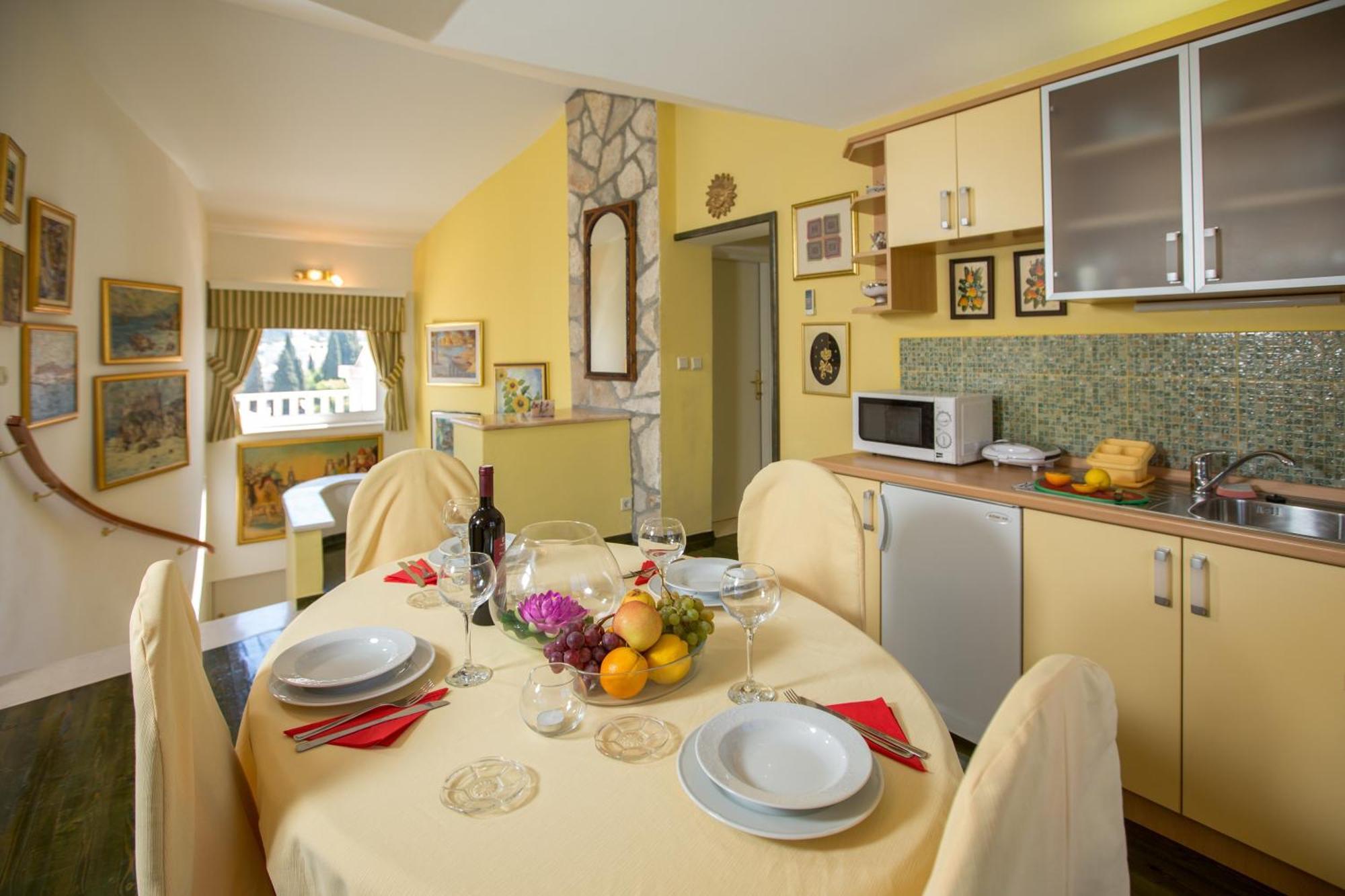 Holiday Home Lapad Beach Royal Дубровник Екстериор снимка