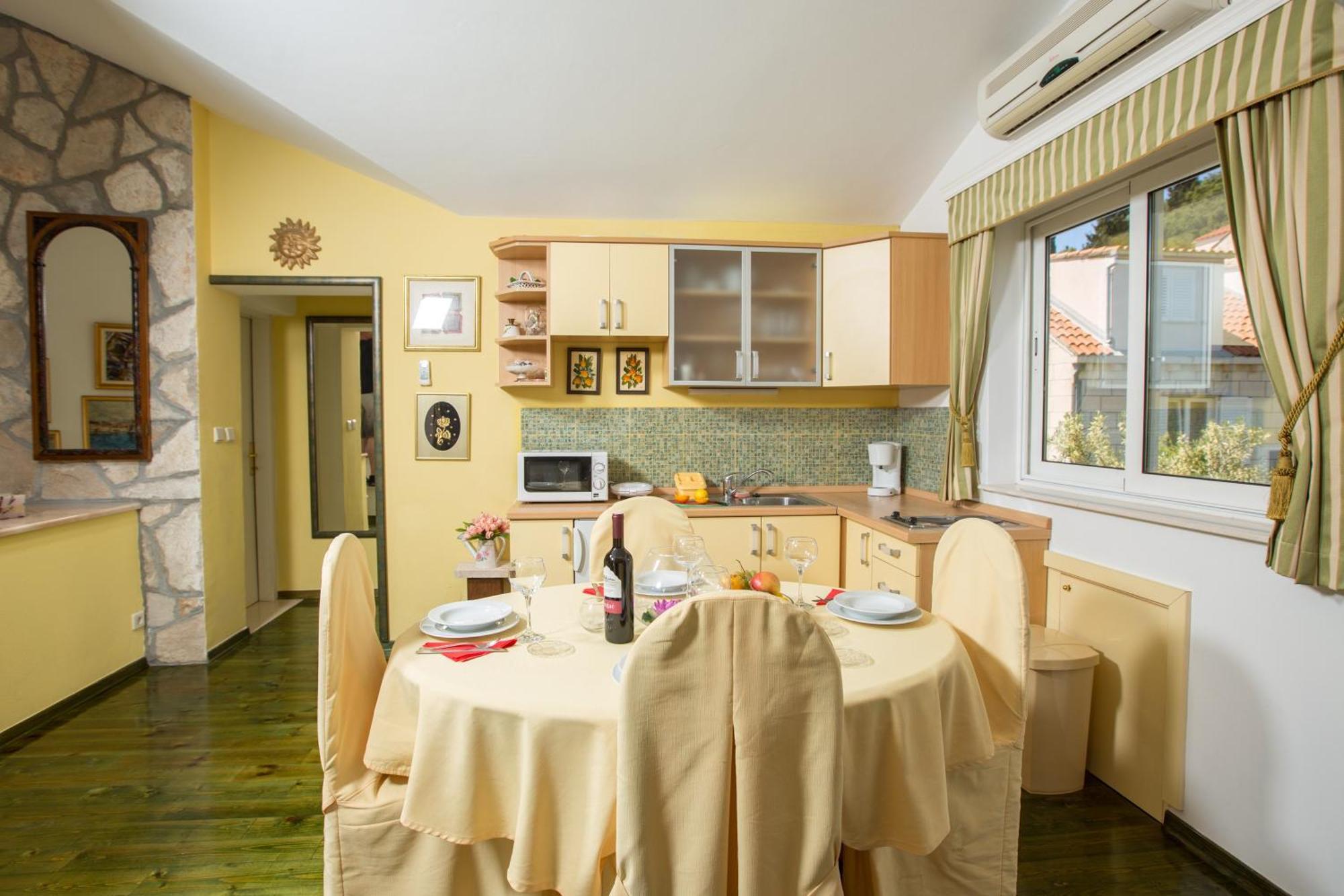 Holiday Home Lapad Beach Royal Дубровник Екстериор снимка