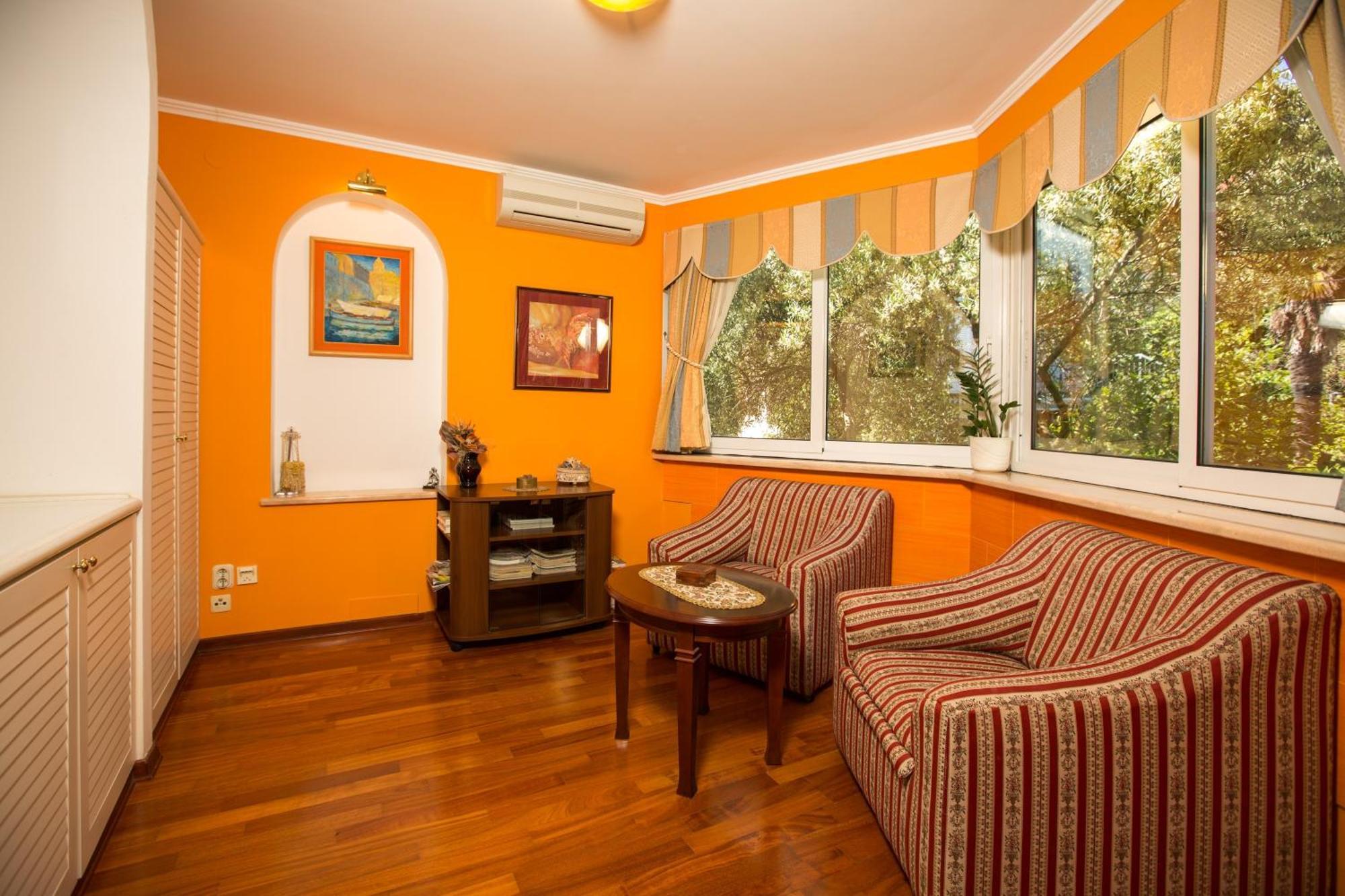Holiday Home Lapad Beach Royal Дубровник Екстериор снимка
